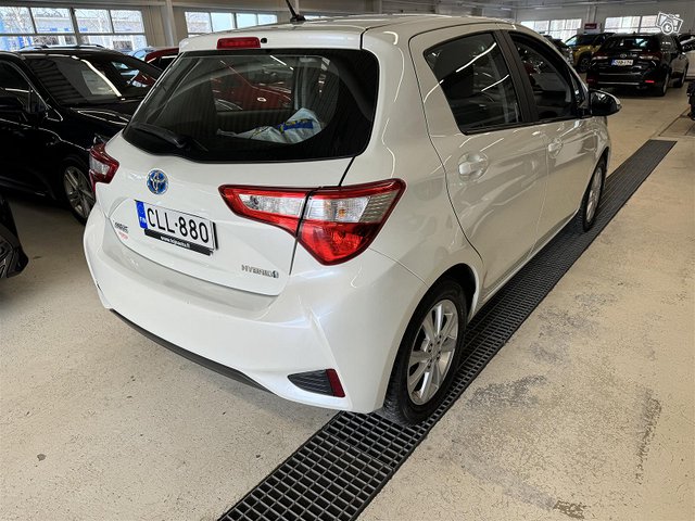 TOYOTA YARIS 3