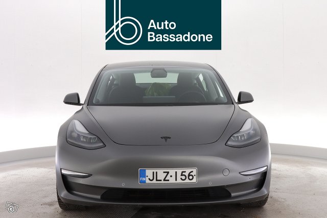 TESLA Model 3 2