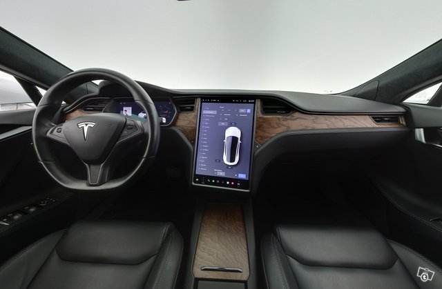 Tesla Model S 9