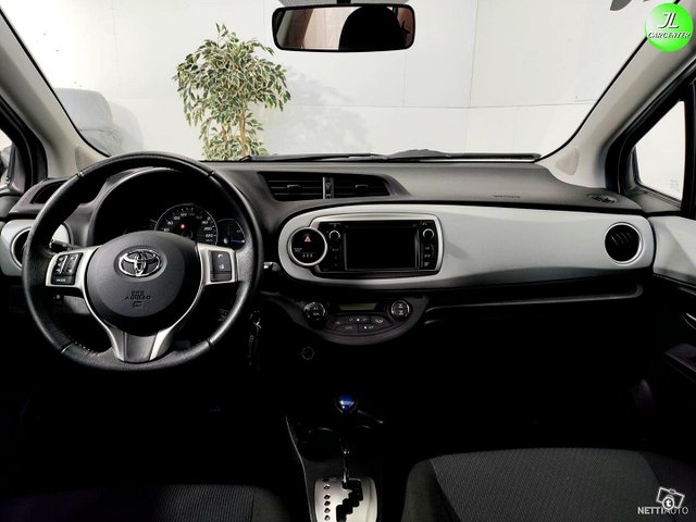 Toyota Yaris 13