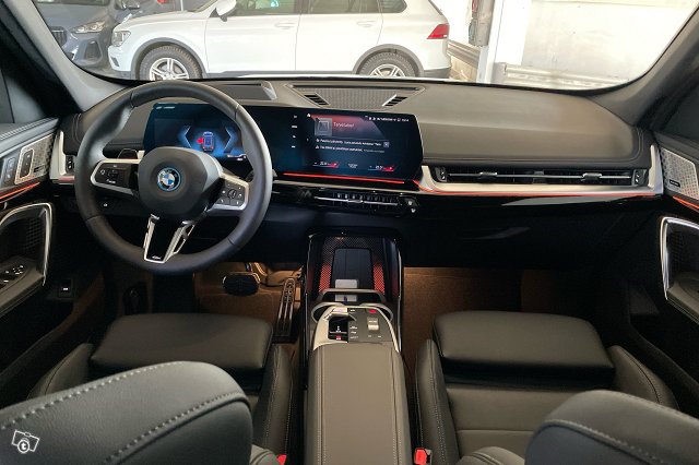BMW IX1 12