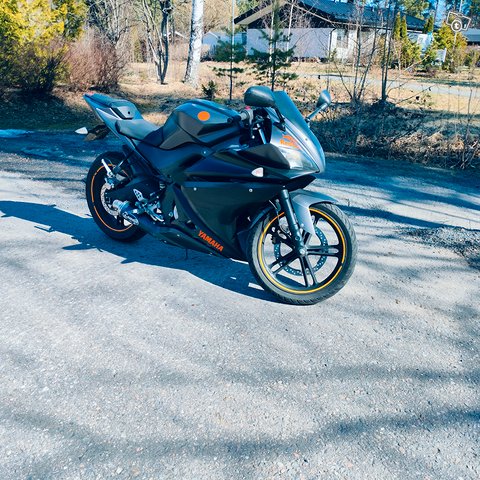 Yamaha YZF-R 125 1