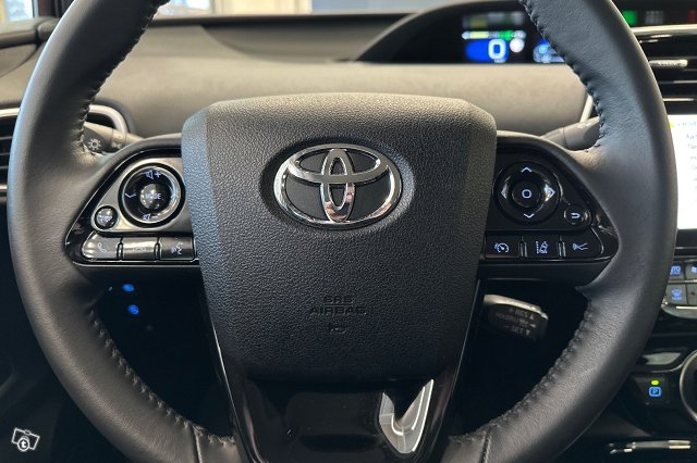 Toyota Prius Plug-in 13