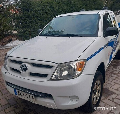 Toyota Hilux 2