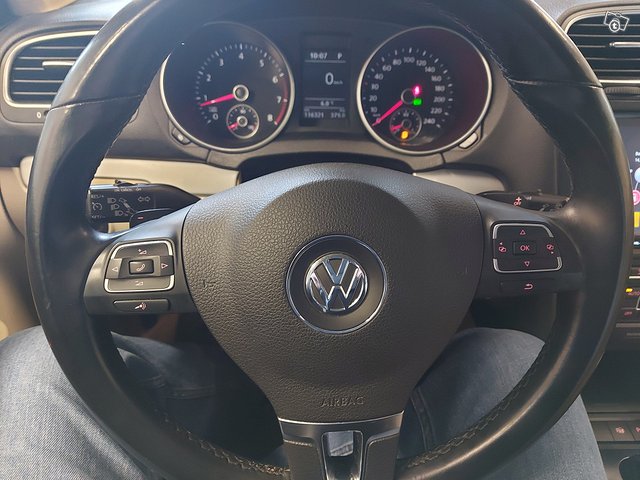 Volkswagen GOLF 16