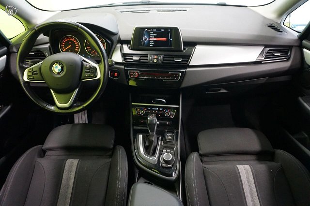 BMW 218 15
