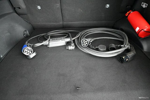 Toyota RAV4 Plug-In 21