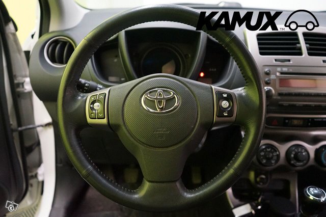 Toyota Urban Cruiser 14