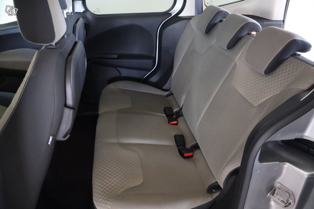 Ford Tourneo Courier 13