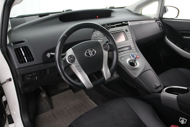 Toyota Prius Phev 10