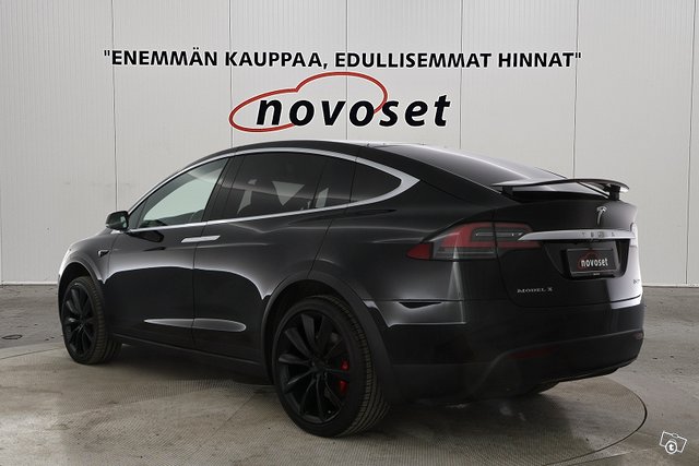 Tesla Model X 4