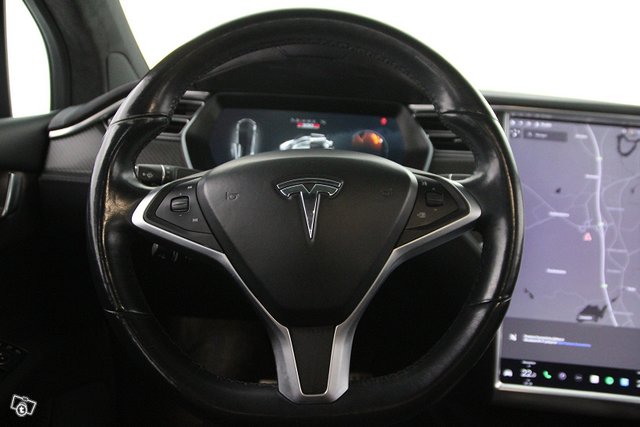 Tesla Model X 15