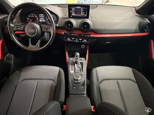 Audi Q2 11