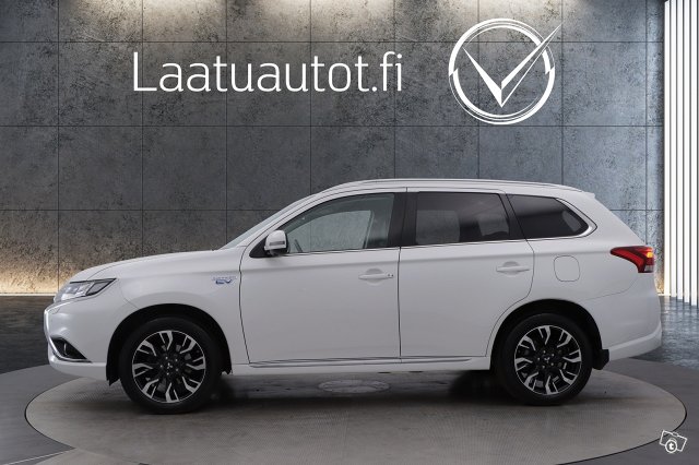 Mitsubishi Outlander PHEV 2