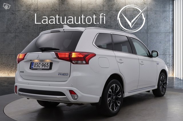 Mitsubishi Outlander PHEV 4