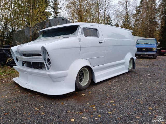 Chevrolet Chevy Van 2