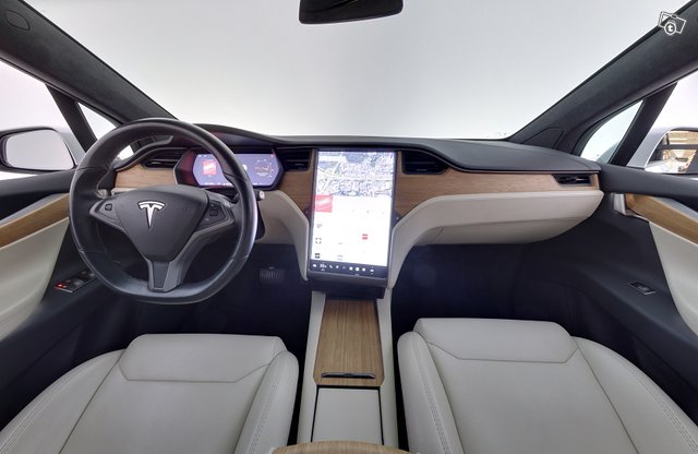 Tesla Model X 9