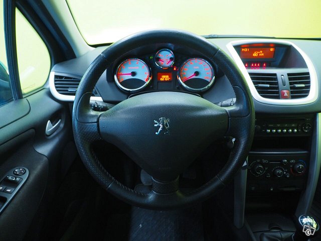 Peugeot 207 11