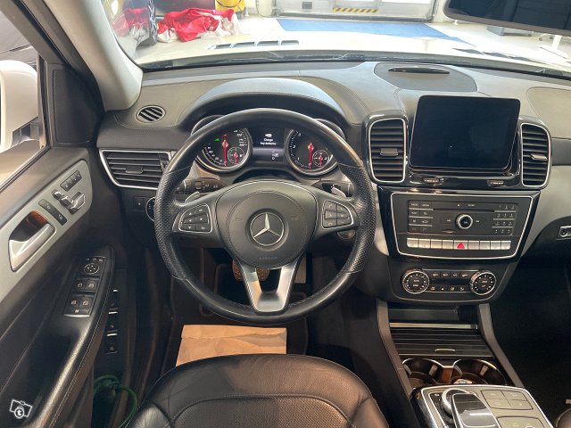 MERCEDES-BENZ GLS 11