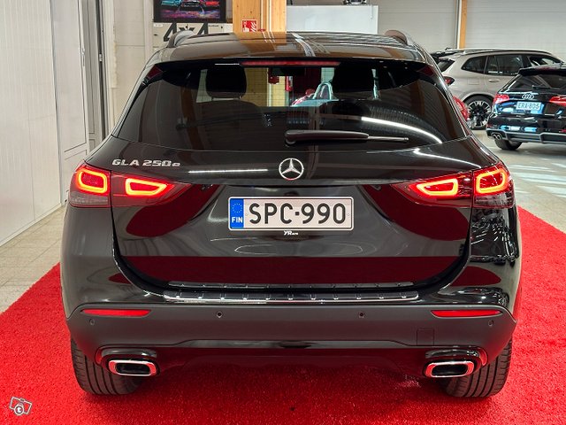 Mercedes-Benz GLA 4