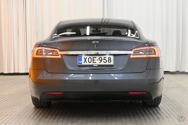 Tesla Model S 6