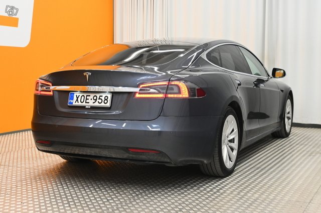 Tesla Model S 7