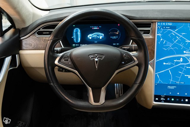 Tesla Model S 16