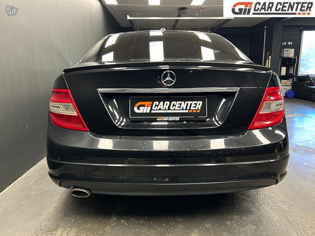 Mercedes-Benz C 8