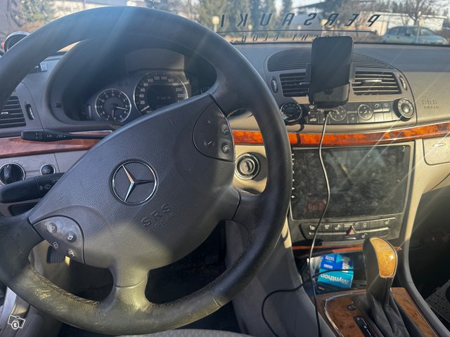 Mercedes-Benz E 270 6