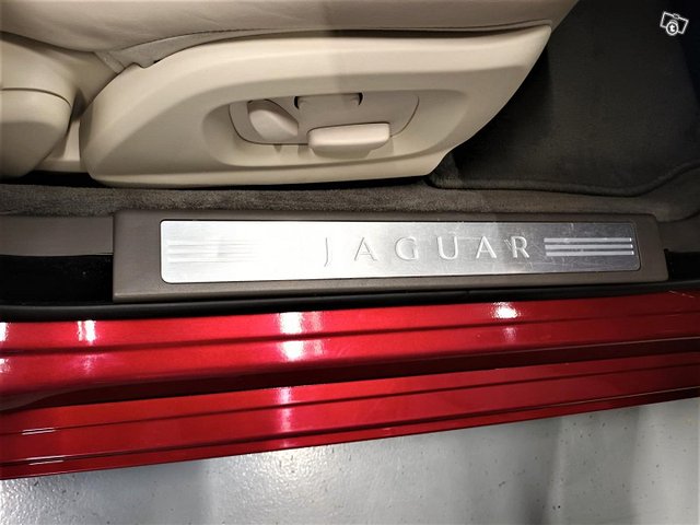 Jaguar XF 19