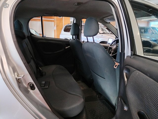 Toyota Yaris 4