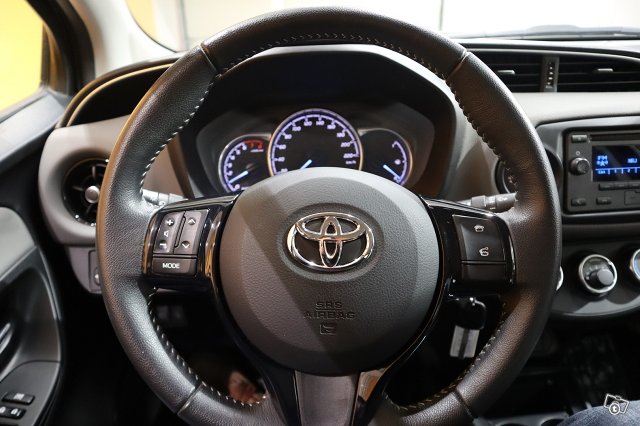 Toyota Yaris 17