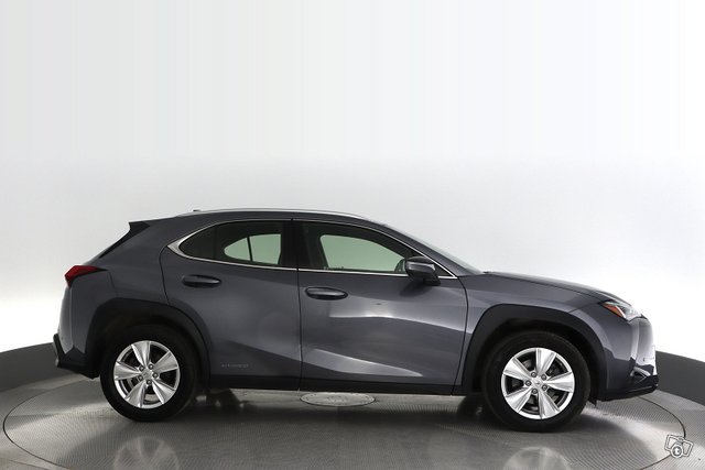 Lexus UX 6