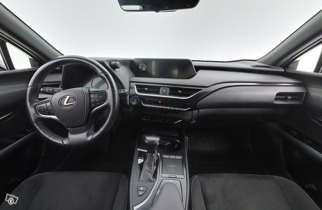 Lexus UX 10