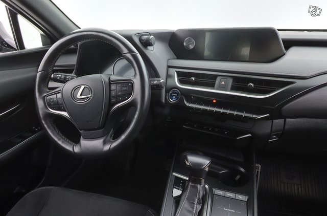 Lexus UX 11