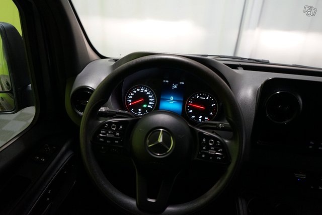 Mercedes-Benz Sprinter 13