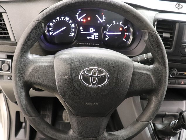 Toyota Proace 8