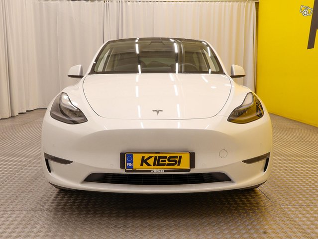 Tesla Model Y 24