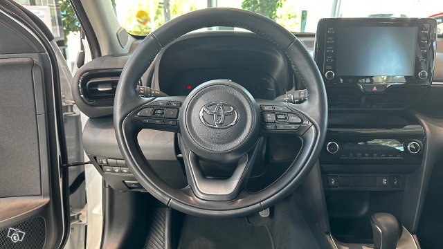 Toyota Yaris Cross 10
