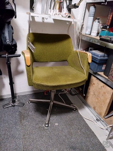 Vihreä nojatuoli, kuva 1
