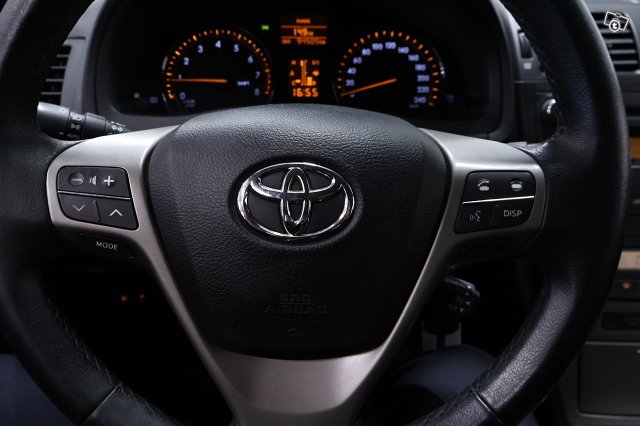 Toyota Avensis 16