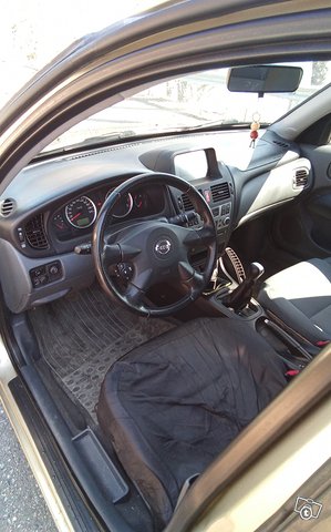 Nissan Almera 5