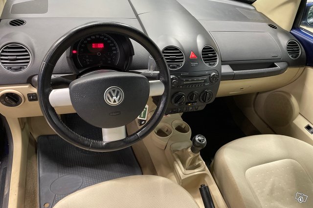 Volkswagen New Beetle 7