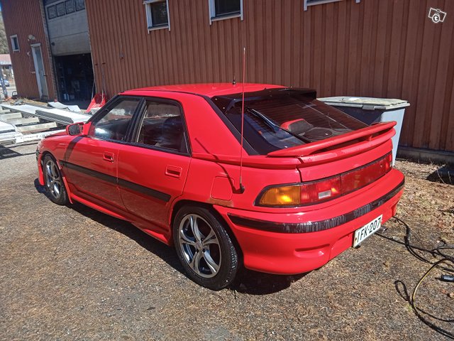 Mazda 323F 1