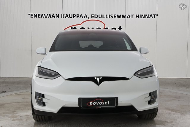 TESLA MODEL X 4