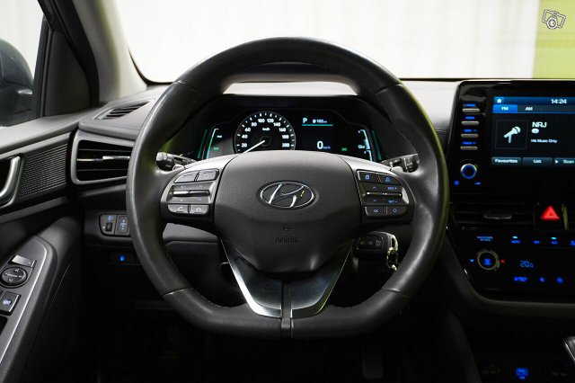 Hyundai Ioniq Hybrid 9