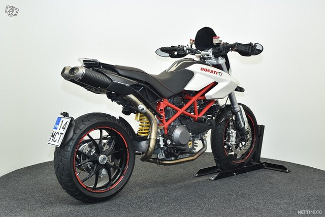 Ducati Hypermotard 8