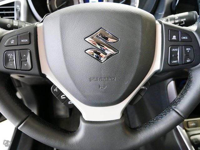 Suzuki S-Cross 13