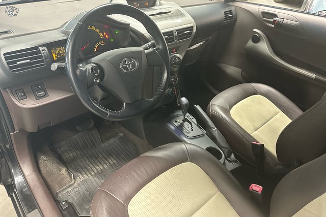 Toyota IQ 7