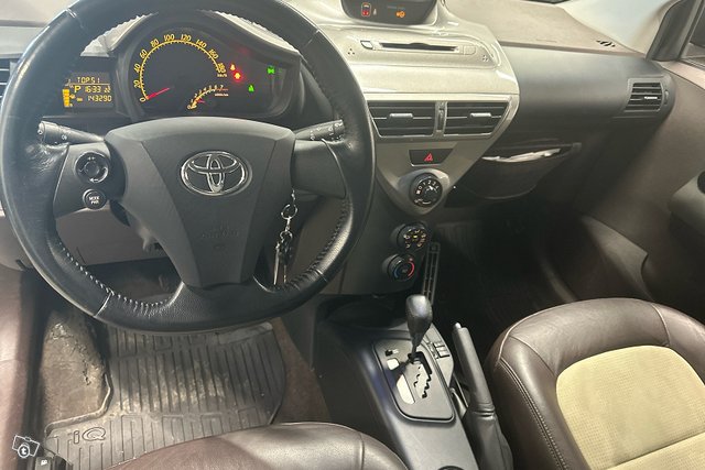 Toyota IQ 8